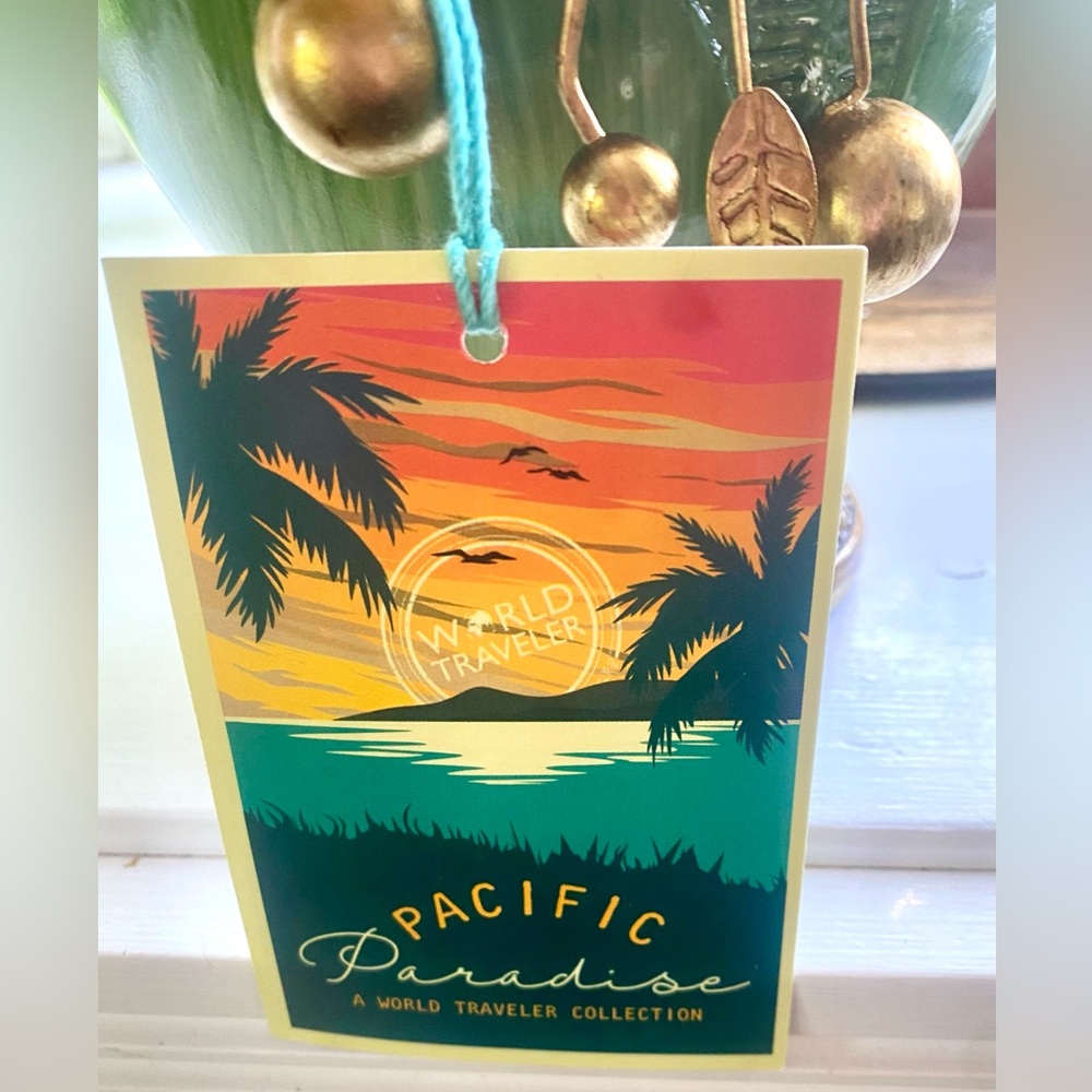 NWT Retro Vase Featuring Parrot 🦜Embellishment By- WorldTravelerPacific Paradise - Picture 13 of 16